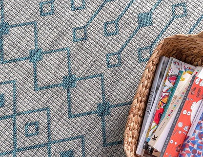 Unique Loom Outdoor Trellis Collection Area Rug - Tribal Trellis (5' 1" x 8' Rectangle, Light Blue/ Ivory)