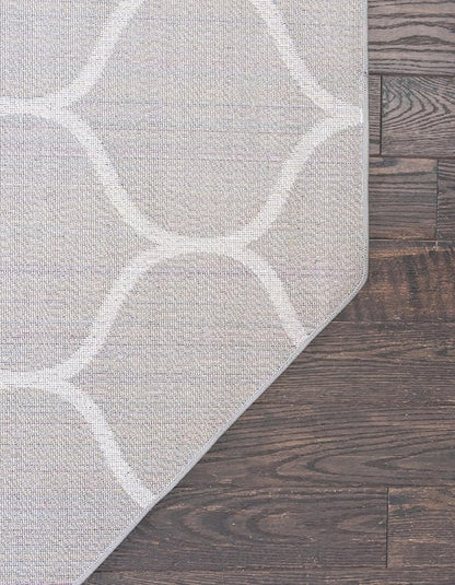 Rugs.com Lattice Frieze Collection Rug – 5' Octagon Light Gray Medium Rug Perfect for Living Rooms, Kitchens, Entryways