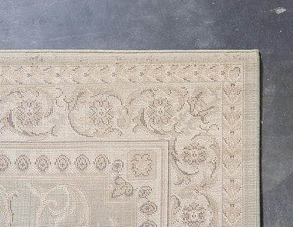 Unique Loom Versailles Collection Traditional Classic Medallion Floral Motif Area Rug (10' 6 x 16' 5 Rectangular, Green/ Ivory)