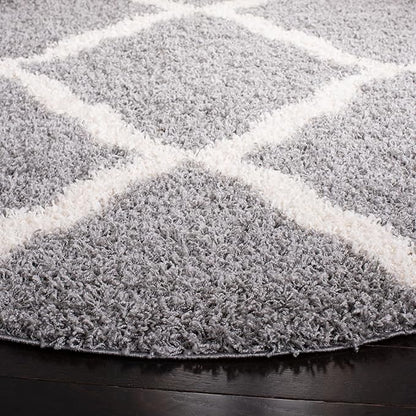 SAFAVIEH Dallas Shag Collection Area Rug - 8' Round, Grey & Ivory, Trellis Design, Non-Shedding & Easy Care, 1.5-inch Thick Ideal for High Traffic Areas in Living Room, Bedroom (SGD257G)
