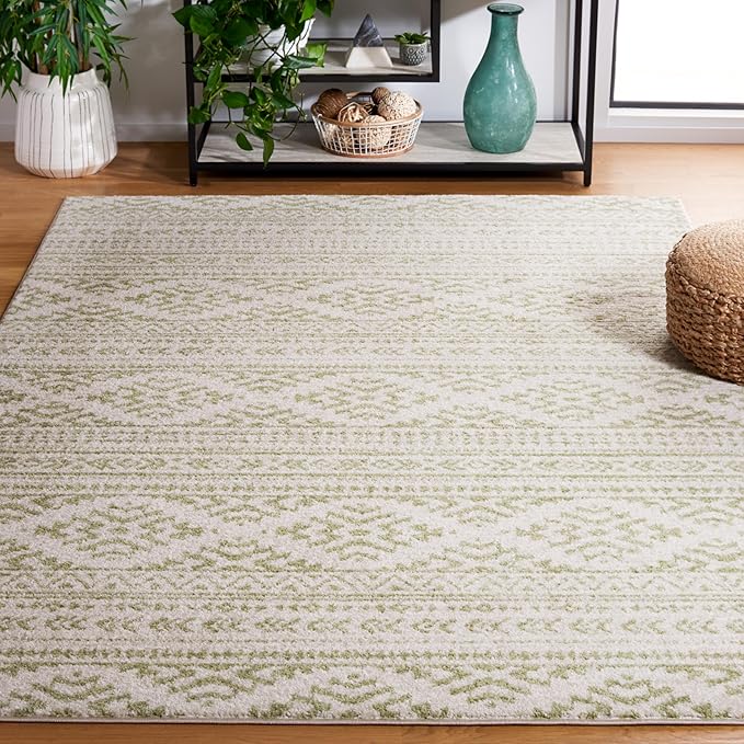 SAFAVIEH Area Rug 4x6 - Tulum Collection - Ivory & Sage, Moroccan Boho Tribal Design, Non-Shedding & Easy to Clean, Ideal for Living Room, Bedroom, Dining Space (TUL272H)