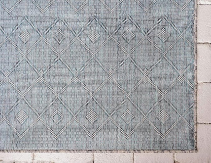 Unique Loom Outdoor Trellis Collection Area Rug - Tribal Trellis (6' 1" x 9' Rectangle, Light Blue/ Ivory)
