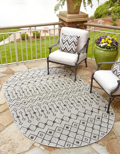 Unique Loom Outdoor Trellis Collection Area Rug - Tribal Trellis (3' 3" x 5' 3" Oval, Gray/ Black)
