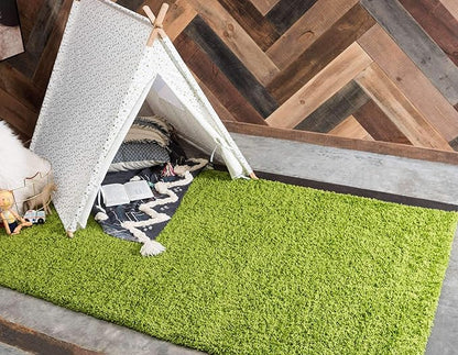Unique Loom Solid Shag Collection Area Rug (3' 3" x 5' 3" Rectangle, Grass Green)