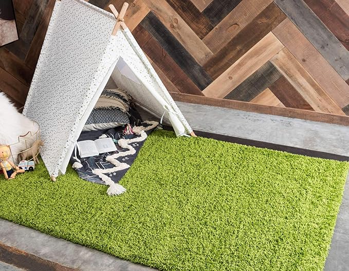 Unique Loom Solid Shag Collection Area Rug (7' 1" x 10' Rectangle, Grass Green)