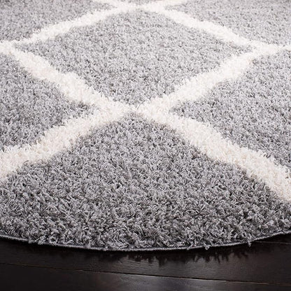 SAFAVIEH Dallas Shag Collection Area Rug - 4' Round, Grey & Ivory, Trellis Design, Non-Shedding & Easy Care, 1.5-inch Thick Ideal for High Traffic Areas in Living Room, Bedroom (SGD257G)