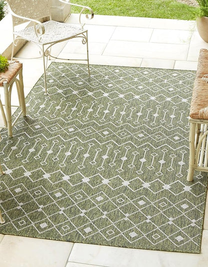 Unique Loom Outdoor Trellis Collection Area Rug - Tribal Trellis (10' x 13' Rectangle, Green/ Natural)