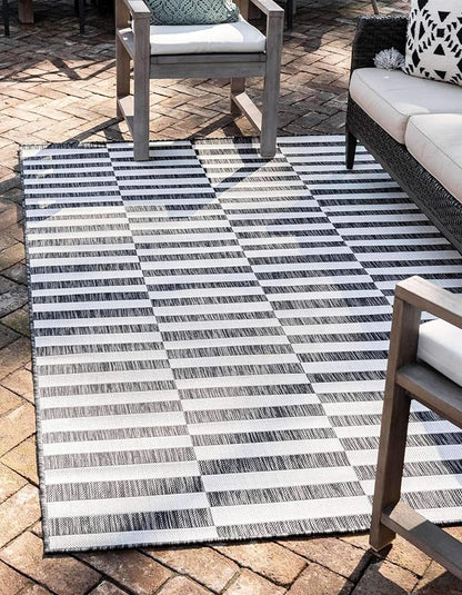 Unique Loom Outdoor Striped Collection Area Rug - Striped (4' 1" x 6' 1" Rectangle, Charcoal/Ivory)