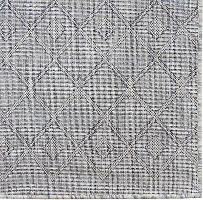 Unique Loom Outdoor Trellis Collection Area Rug - Tribal Trellis (5' 3" Square, Gray/ Black)