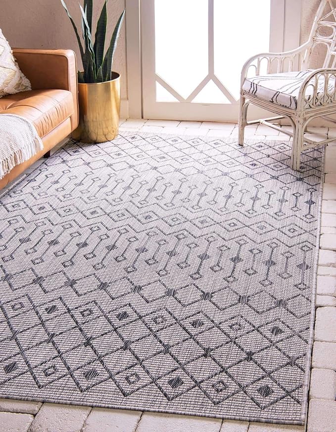 Unique Loom Outdoor Trellis Collection Area Rug - Tribal Trellis (3' 3" x 5' 3" Rectangle, Gray/ Black)