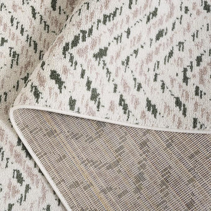 SAFAVIEH Adirondack Collection Area Rug - 6' x 9', Ivory & Dark Green, Chevron Design, Non-Shedding & Easy Care, Ideal for High Traffic Areas in Living Room, Bedroom, Dining (ADR104X-6)