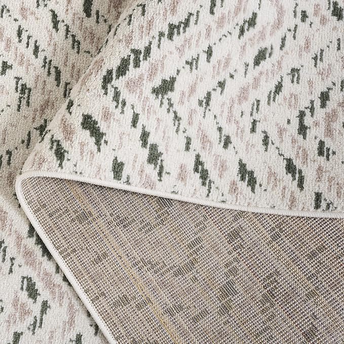 SAFAVIEH Adirondack Collection Area Rug - 4' x 6', Ivory & Dark Green, Chevron Design, Non-Shedding & Easy Care, Ideal for High Traffic Areas in Living Room, Bedroom, Dining (ADR104X-4)