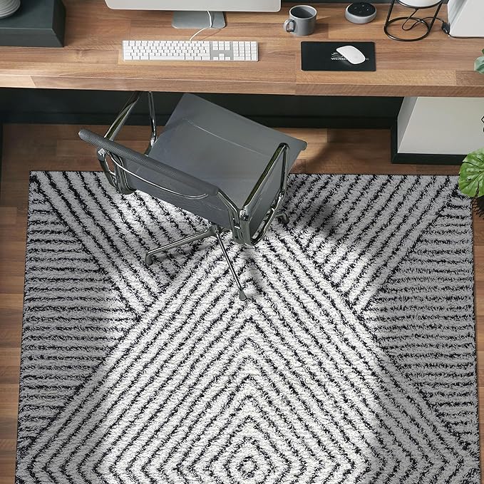Rugshop Geometric Diamond Stripe Shag Area Rug White 4' x 6' Ideal for Small Living Rooms, Offices, or Beside The Bed