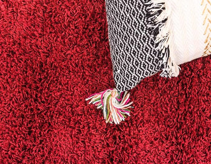 Unique Loom Solid Shag Collection Area Rug (5' 1" x 8' Rectangle Cherry Red)