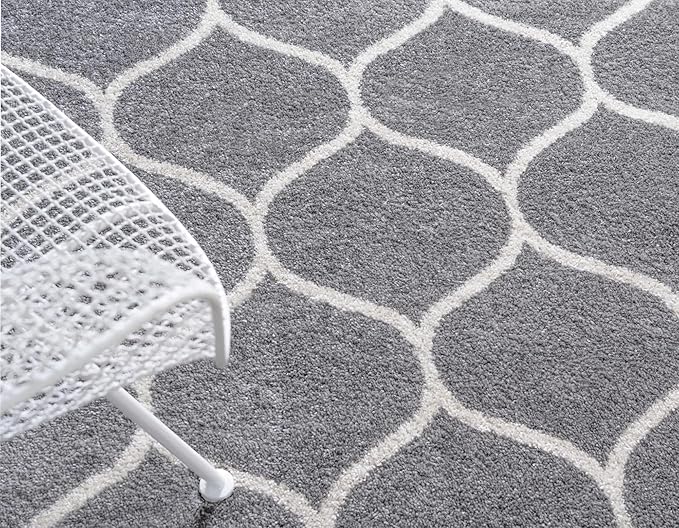 Rugs.com Lattice Frieze Collection Rug – 3' 3 x 5' 3 Oval Light Gray Medium Rug Perfect for Living Rooms, Large Dining Rooms, Open Floorplans