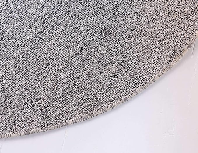 Unique Loom Outdoor Trellis Collection Area Rug - Tribal Trellis (7' 10" Round, Gray/ Black)