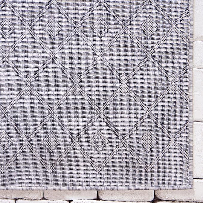 Unique Loom Outdoor Trellis Collection Area Rug - Tribal Trellis (3' 3" x 5' 3" Rectangle, Gray/ Black)