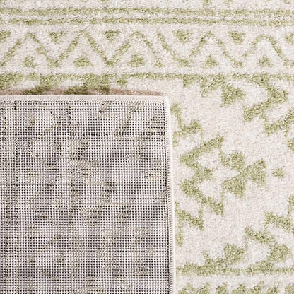 SAFAVIEH Area Rug 4x6 - Tulum Collection - Ivory & Sage, Moroccan Boho Tribal Design, Non-Shedding & Easy to Clean, Ideal for Living Room, Bedroom, Dining Space (TUL272H)