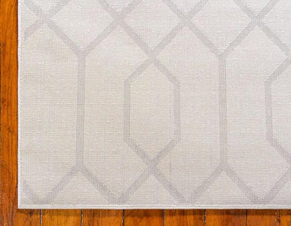 Unique Loom Marilyn Monroe Glam Collection Area Rug - Trellis (4' 1' x 6' 1' Rectangle, White Silver/ Silver)