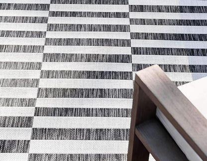 Unique Loom Outdoor Striped Collection Area Rug - Striped (5' 1" x 8' Rectangle, Charcoal/Ivory)
