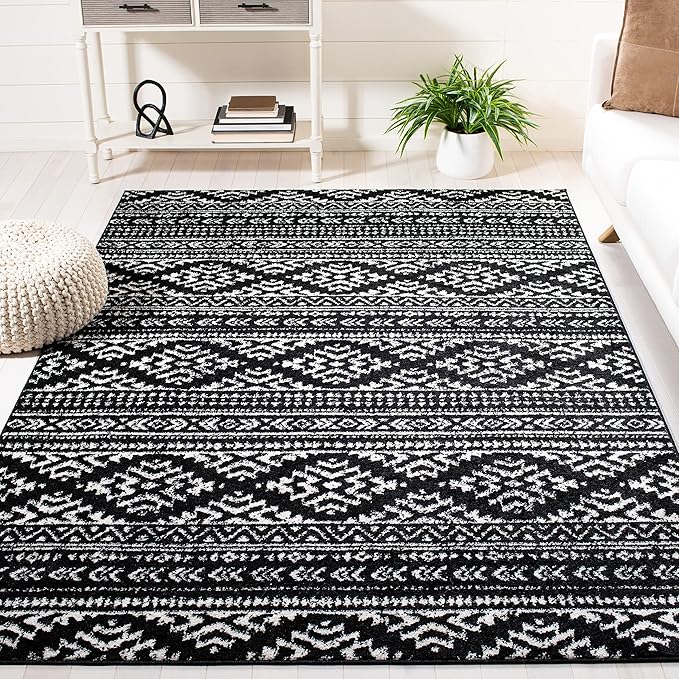 SAFAVIEH Area Rug 4x6 - Tulum Collection - Black & Ivory, Moroccan Boho Tribal Design, Non-Shedding & Easy to Clean, Ideal for Living Room, Bedroom, Dining Space (TUL272Z)