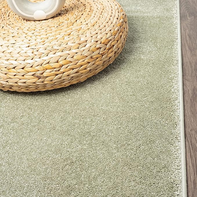 JONATHAN Y Haze Solid Low-Pile Green Indoor Area Rug 5x8, Coastal,Bohemian,Minimalist,Classic, Easy-Cleaning for Living Room,Bedroom,Kitchen,Pet Friendly,Non-Shedding (SEU100O-5)