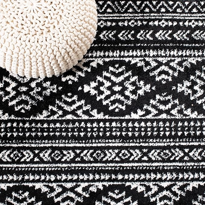 SAFAVIEH Area Rug 6x9 - Tulum Collection - Black & Ivory, Moroccan Boho Tribal Design, Non-Shedding & Easy to Clean, Ideal for Living Room, Bedroom, Dining Space (TUL272Z)