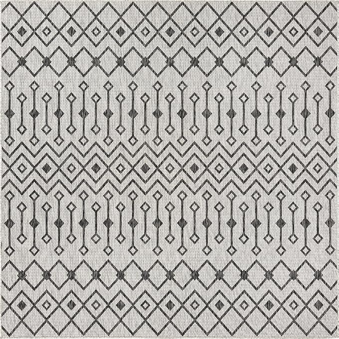 Unique Loom Outdoor Trellis Collection Area Rug - Tribal Trellis (7' 10" Square, Gray/ Black)
