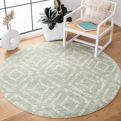 SAFAVIEH Adirondack Collection Area Rug - 4' Round, Green & Ivory, Modern Diamond Distressed Design, Non-Shedding & Easy Care, Ideal for High Traffic Areas in Living Room, Bedroom (ADR131Y)