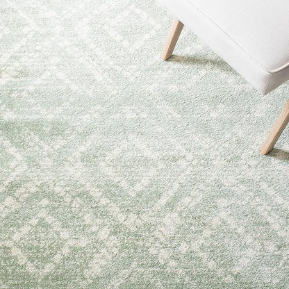 SAFAVIEH Adirondack Collection Area Rug - 6' x 9', Green & Ivory, Modern Diamond Distressed Design, Non-Shedding & Easy Care, Ideal for High Traffic Areas in Living Room, Bedroom (ADR131Y)
