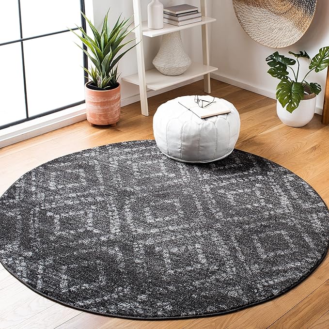 SAFAVIEH Adirondack Collection Area Rug - 4' Round, Dark Grey & Grey, Modern Diamond Distressed Design, Non-Shedding & Easy Care, Ideal for High Traffic Areas in Living Room, Bedroom (ADR131F)