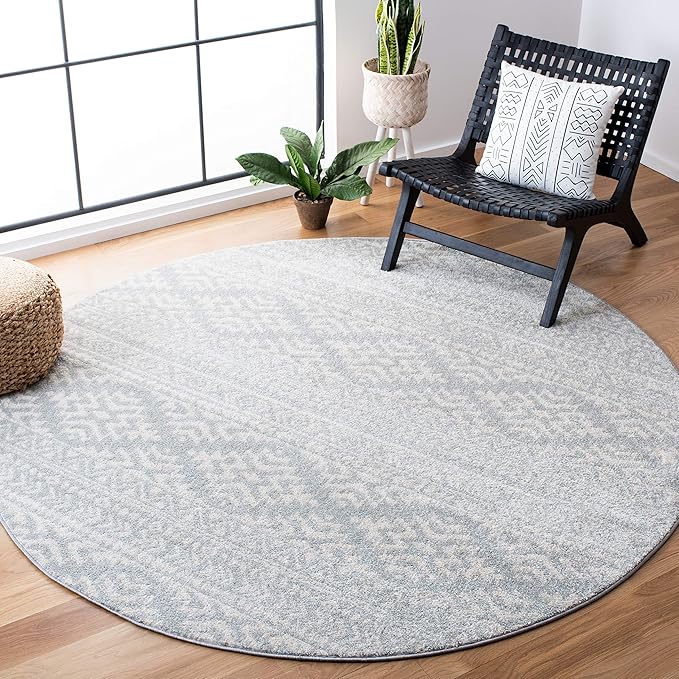 SAFAVIEH Tulum Collection Area Rug - 5' Round, Light Grey & Ivory, Moroccan Boho Tribal Design, Non-Shedding & Easy to Clean, Ideal for Living Room, Bedroom, Dining Space (TUL272F)