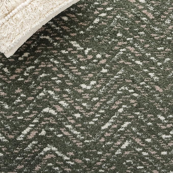 SAFAVIEH Adirondack Collection Area Rug - 4' x 6', Dark Green & Ivory, Chevron Design, Non-Shedding & Easy Care, Ideal for High Traffic Areas in Living Room, Bedroom, Dining (ADR104Y-4)