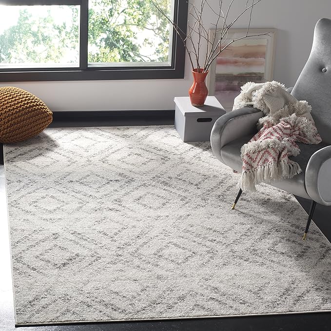 SAFAVIEH Adirondack Collection Accent Rug - 4' x 6', Light Grey & Grey, Modern Distressed Design, Non-Shedding & Easy Care, Ideal for High Traffic Areas in Entryway, Living Room, Bedroom (ADR131C)