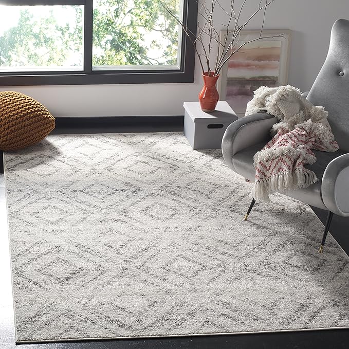SAFAVIEH Adirondack Collection Area Rug - 6' x 9', Light Grey & Grey, Modern Diamond Distressed Design, Non-Shedding & Easy Care, Ideal for High Traffic Areas in Living Room, Bedroom (ADR131C)