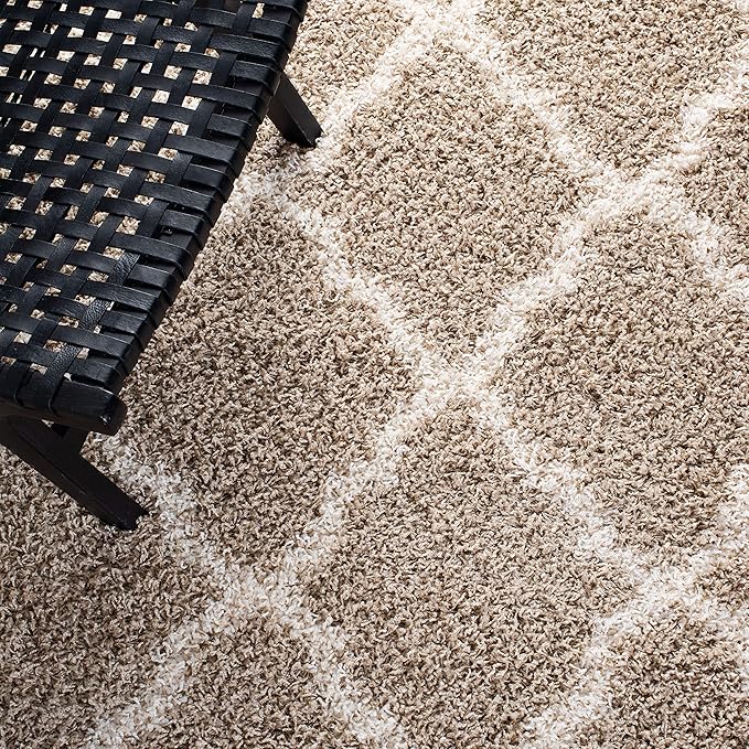 SAFAVIEH Dallas Shag Collection Accent Rug - 3' x 5', Beige & Ivory, Trellis Design, Non-Shedding & Easy Care, 1.5-inch Thick Ideal for High Traffic Areas in Entryway, Living Room, Bedroom (SGD257D)