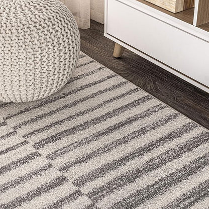 JONATHAN Y Lyla Offset Stripe Gray/Cream Indoor Area Rug, 5x8, Contemporary, Modern, Easy-Cleaning for Living Room, Bedroom, Kitchen, Pet Friendly, Non-Shedding (MOH204A-5)