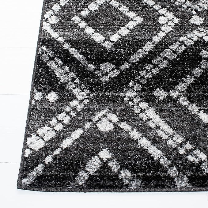 SAFAVIEH Adirondack Collection Area Rug - 5'1" x 7'6", Black & Ivory, Modern Diamond Distressed Design, Non-Shedding & Easy Care, Ideal for High Traffic Areas in Living Room, Bedroom (ADR131A)