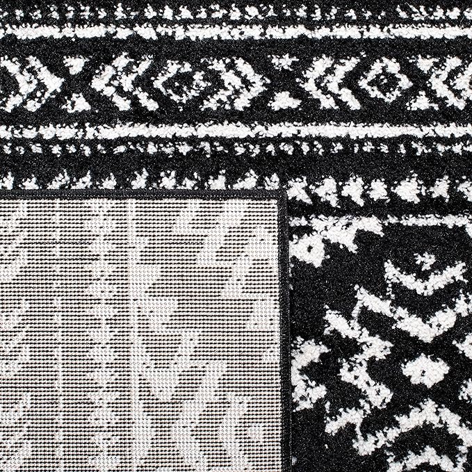 SAFAVIEH Tulum Collection Area Rug - 6'7" Round, Black & Ivory, Moroccan Boho Tribal Design, Non-Shedding & Easy to Clean, Ideal for Living Room, Bedroom, Dining Space (TUL272Z)