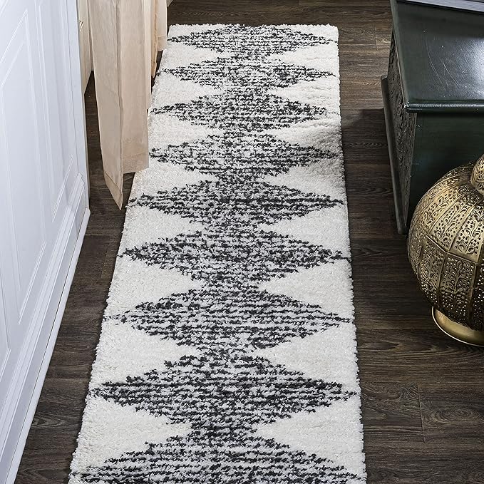 JONATHAN Y Elm Diamond Stripe Shag White/Gray Runner Rug, 2x8, Geometric, Bohemian, Contemporary, Easy-Cleaning for Living Room, Bedroom, Kitchen, Pet Friendly, Non-Shedding (MOH408A-28)