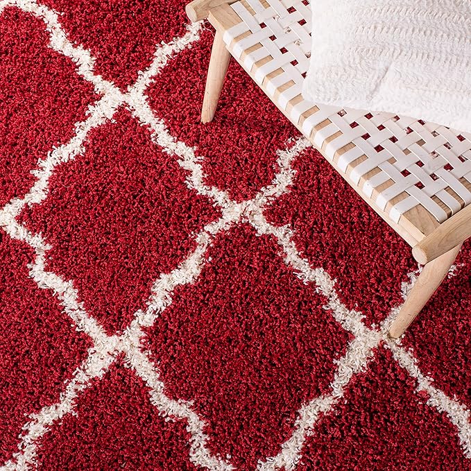 SAFAVIEH Dallas Shag Collection Accent Rug - 3' x 5', Red & Ivory, Trellis Design, Non-Shedding & Easy Care, 1.5-inch Thick Ideal for High Traffic Areas in Entryway, Living Room, Bedroom (SGD257Q)